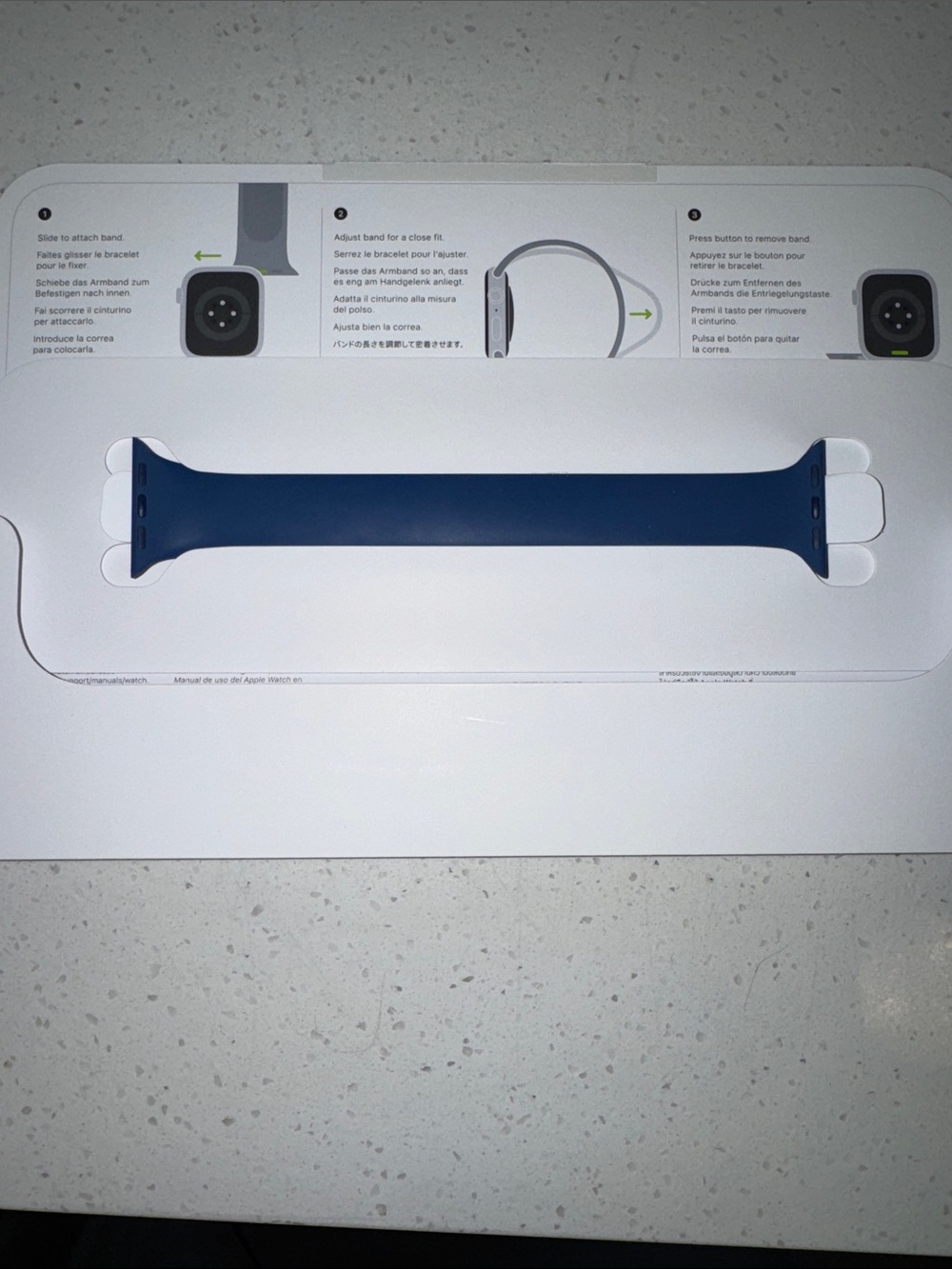 Authentic Apple solo loop band
Size 7 41mm ocean blue